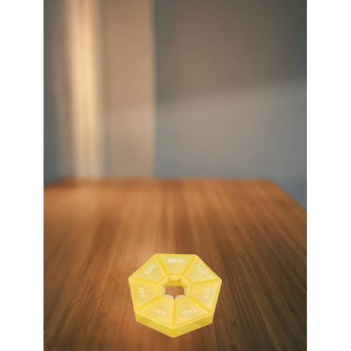 Cutie separator pentru medicamente, din plastic, 7 compartimente, Galben Cutie separator pentru medicamente, din plastic, 7 compartimente, Galben