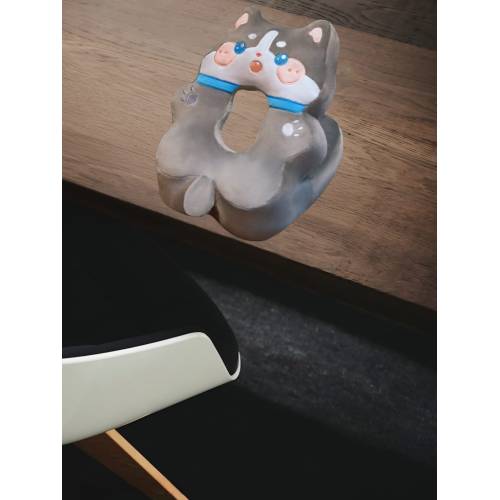 Perna din Spuma pentru Birou si Calatorii, Model Husky, Umplutura Bumbac, Suport Cap, 30x35x30 cm, Gri Perna din Spuma pentru Birou si Calatorii, Model Husky, Umplutura Bumbac, Suport Cap, 30x35x30 cm, Gri