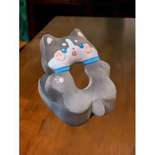 Perna din Spuma pentru Birou si Calatorii, Model Husky, Umplutura Bumbac, Suport Cap, 30x35x30 cm, Gri Perna din Spuma pentru Birou si Calatorii, Model Husky, Umplutura Bumbac, Suport Cap, 30x35x30 cm, Gri