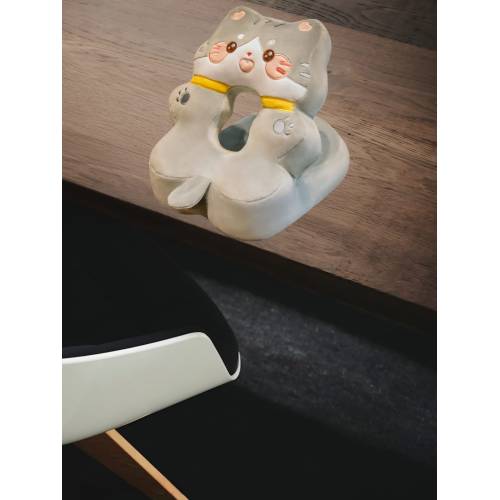 Perna din Spuma pentru Birou si Calatorii, Model Pisica, Umplutura Bumbac, Suport Cap, 30x35x30 cm, Gri Perna din Spuma pentru Birou si Calatorii, Model Pisica, Umplutura Bumbac, Suport Cap, 30x35x30 cm, Gri