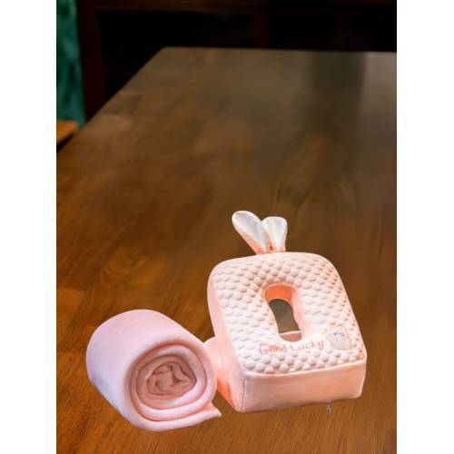 Set 2in1 Patura Microfibra si Perna cu Umplutura din Bumbac pentru Birou, Calatorii, Model Iepuras, Roz